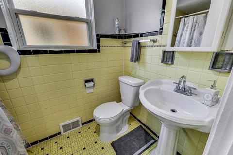 Undisclosed, Chicago, IL 60625 photo 13