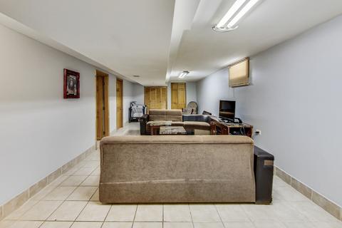 Undisclosed, Chicago, IL 60625 photo 20