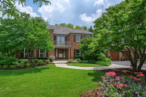 2324 Mohawk Ln, Glenview, IL 60026