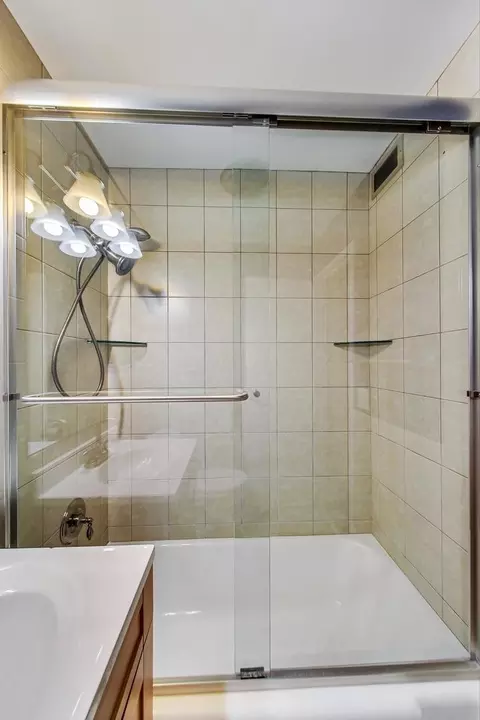 400 E Randolph St #3327, Chicago, IL 60601 photo 12