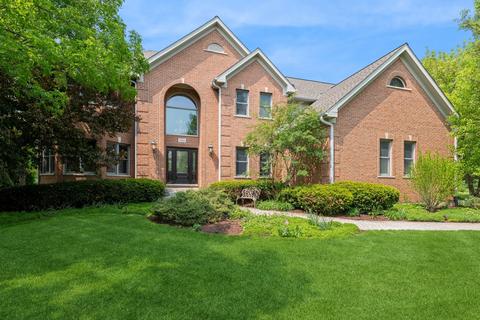 25901 N Arrowhead Dr, Mundelein, IL 60060