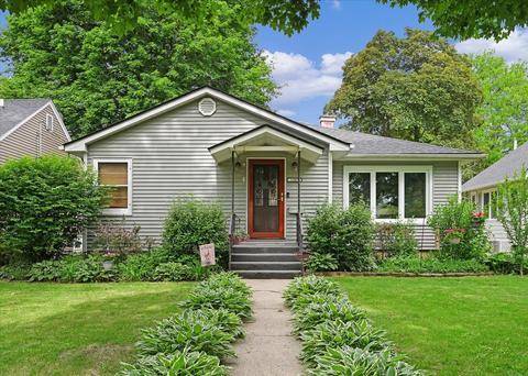 1307 S 4th St, Saint Charles, IL 60174