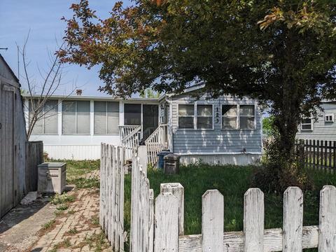 123 Drydock Ln, Lakemoor, IL 60051