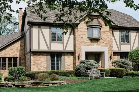 6431 Garfield Ridge Ct, Burr Ridge, IL 60527