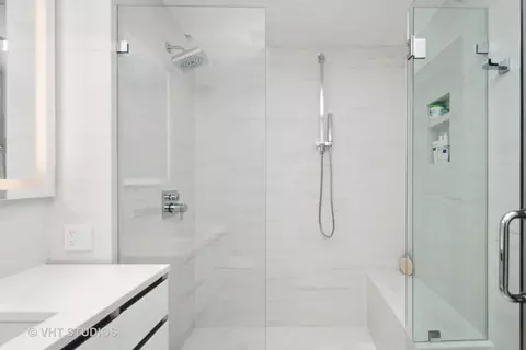 60 E Monroe St #2706, Chicago, IL 60603 photo 12