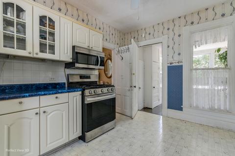 927 Saint John St, Elgin, IL 60120 photo 5