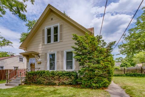 927 Saint John St, Elgin, IL 60120