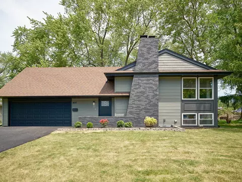 437 Buckeye Dr, Naperville, IL 60540