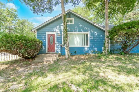 401 Blackhawk St, Joliet, IL 60432