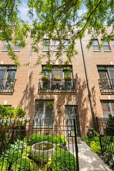 2814 W Dickens Ave, Chicago, IL 60647