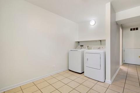 2105 Sutherland Pl, Hoffman Estates, IL 60169 photo 13