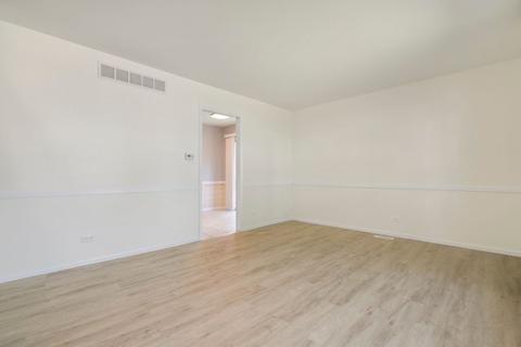 2105 Sutherland Pl, Hoffman Estates, IL 60169 photo 6