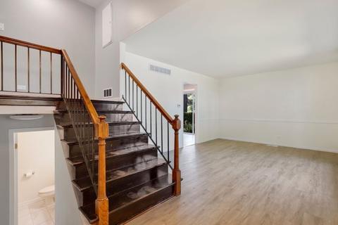 2105 Sutherland Pl, Hoffman Estates, IL 60169 photo 5
