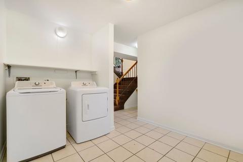 2105 Sutherland Pl, Hoffman Estates, IL 60169 photo 12