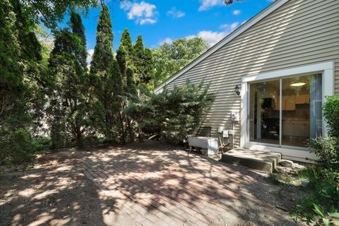 2105 Sutherland Pl, Hoffman Estates, IL 60169 photo 22