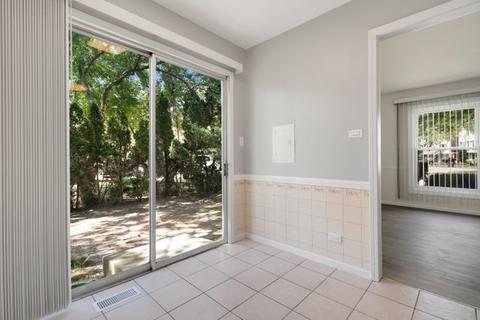2105 Sutherland Pl, Hoffman Estates, IL 60169 photo 7