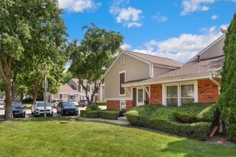 2105 Sutherland Pl, Hoffman Estates, IL 60169 photo 2