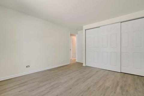 2105 Sutherland Pl, Hoffman Estates, IL 60169 photo 18
