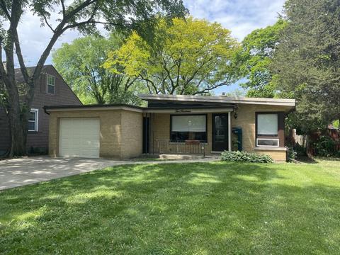 214 N Addison Rd, Villa Park, IL 60181