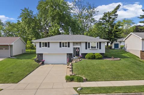 3301 W Wilshire Dr, Peoria, IL 61614