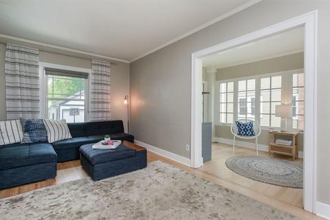 429 E Illinois St, Wheaton, IL 60187 photo 4
