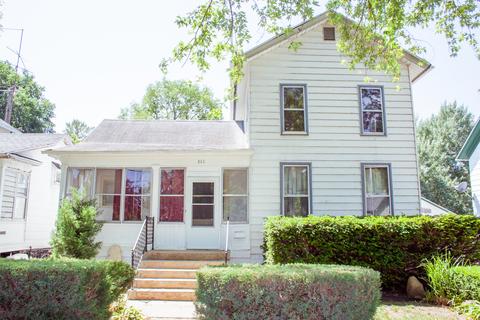 311 E 3rd St, Momence, IL 60954