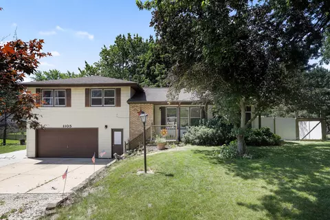 1105 W Frances Dr, Mahomet, IL 61853