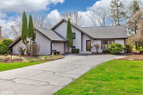6305 Hidden Oak Dr, Crystal Lake, IL 60012