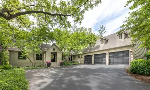300 Hawley Ln, Geneva, IL 60134