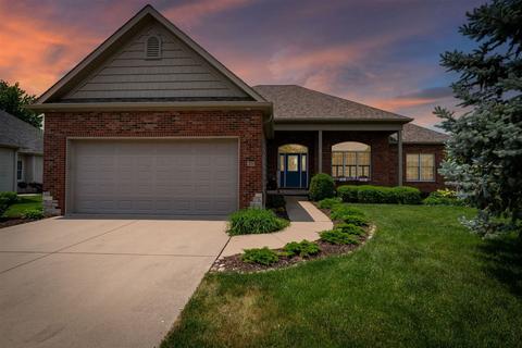 23 Knollbrook Ct, Bloomington, IL 61705