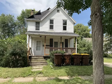 328 W Elk St, Freeport, IL 61032