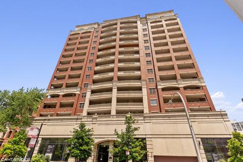828 W Grace St #905, Chicago, IL 60613