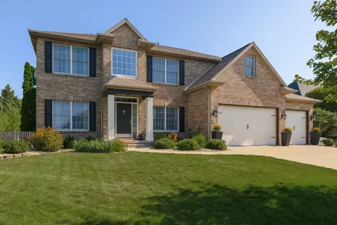 4 Weaver Ct, Bloomington, IL 61704