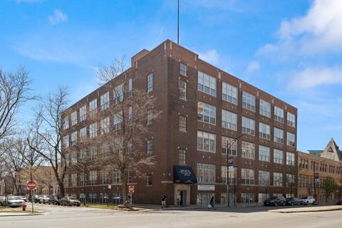 1733 W Irving Park Rd #202, Chicago, IL 60613