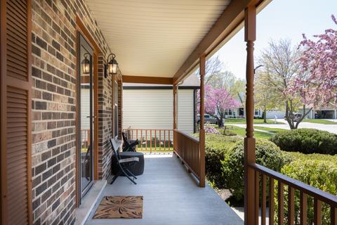 845 Deerpath Ln, Hoffman Estates, IL 60169 photo 2