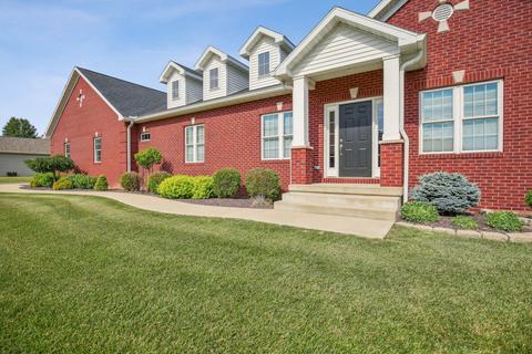 16490 Forest View Dr, Charleston, IL 61920