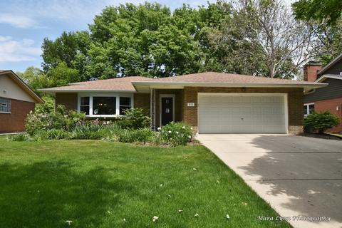 911 Garden Ave, Geneva, IL 60134