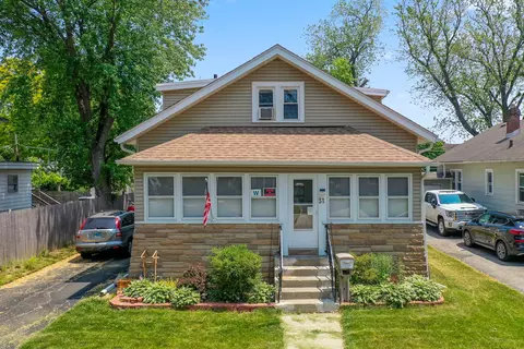 31 N Elmwood Ave, Waukegan, IL 60085