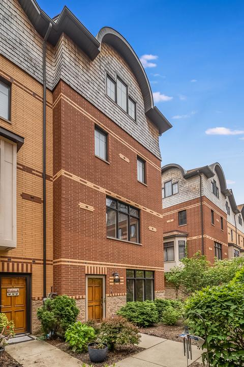 1024 Alexander Ln, Oak Park, IL 60302