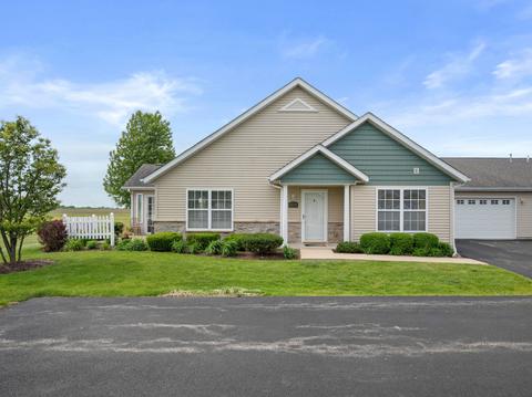 2134 Waterbury Ln E #2134, Sycamore, IL 60178