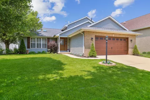 1303 Peppermill Ln, Champaign, IL 61822