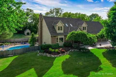 1717 W Reiche Ln, Mchenry, IL 60051