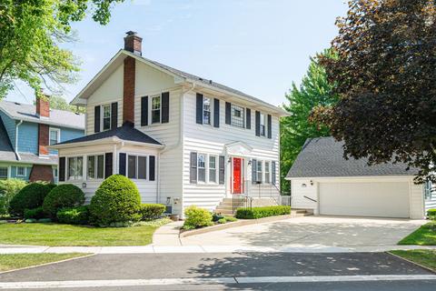 135 N Myrtle Ave, Villa Park, IL 60181