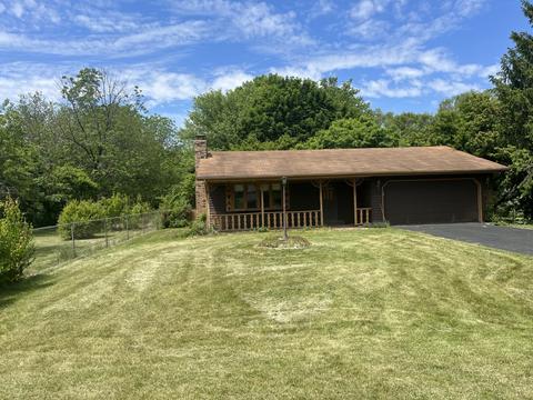 6816 Stardust Trl, Roscoe, IL 61073