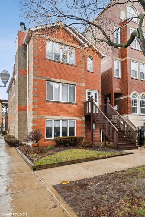 1756 W Roscoe St, Chicago, IL 60657