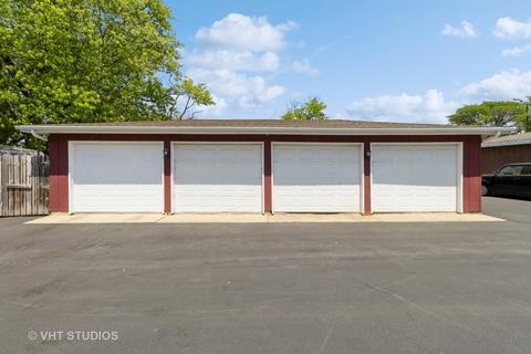1688 Alison Dr, Elgin, IL 60123 photo 2