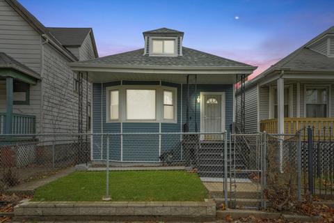 7918 S Marquette Ave, Chicago, IL 60617