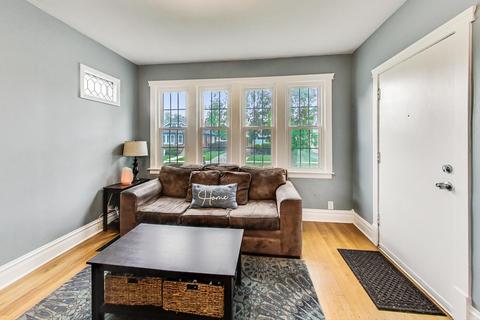 132 E Burlington St, Riverside, IL 60546 photo 5