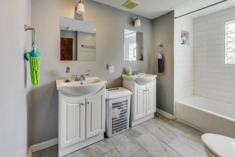 132 E Burlington St, Riverside, IL 60546 photo 29