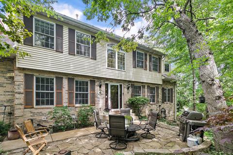 1394 Laurel Oaks Dr, Streamwood, IL 60107